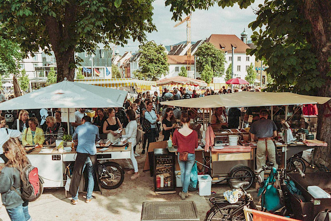 Streetfood Markt mit Fahrradanhängern